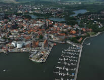 Stralsund står med på UNESCO's lista över världskulturarv och ligger i den tyska delstaten Mecklenburg-Vorpommern.