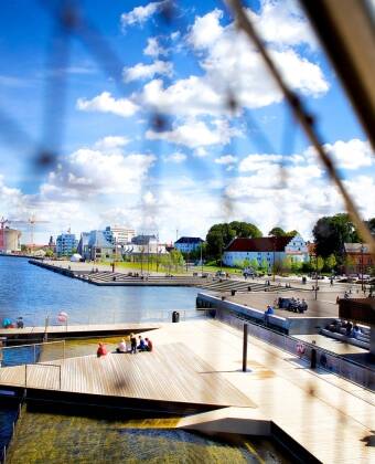 Den vakre byen Aalborg ligger ca. 45 km fra Aars, og kan være en hyggelig utflukt.