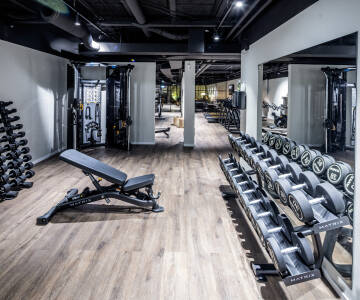 I har fri adgang til at træne i hotellets fitness-rum under hele opholdet.