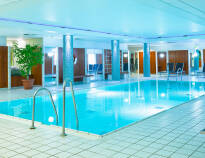 På det 4-stjernede hotel har I både adgang til indendørs swimmingpool, sauna og fitnesscenter.