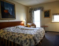 The rooms are modernly furnished with a private bathroom, work desk and cable TV.