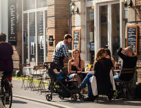 Fra Nilles Kro er der ikke langt til det søde caféliv i Aarhus, der byder på et væld af også børnevenlige muligheder