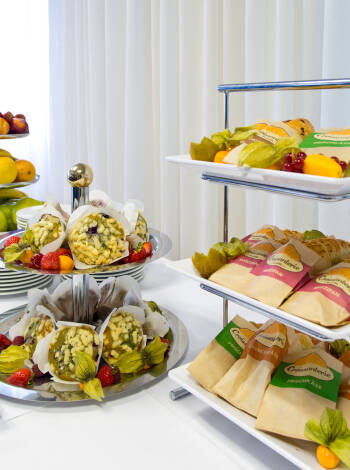 I hotellts restaurang kan ni njuta av en god frukostbuffé