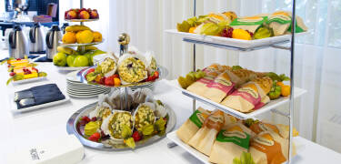 I hotellts restaurang kan ni njuta av en god frukostbuffé