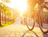 Kombiner spændende oplevelser i byen med en dejlig cykeltur.