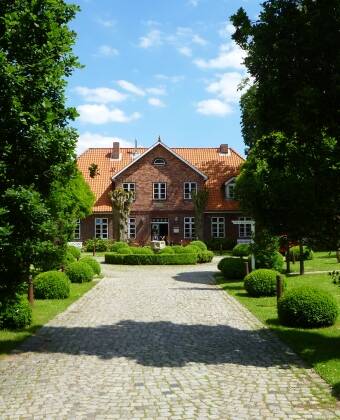 Ringhotel Friederikenhof er indrettet i en historisk godsbygning og har en pragtfuld beliggenhed bare 10 km. syd for Lübeck.