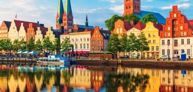 Dra på dagsturer til Lübeck, den vakre hansabyen er oppført på UNESCOs verdensarvliste.