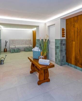 I hotellets nyrenoverede SPA & wellnessafdeling kan I nyde sauna, SPA, massage og wellnesbehandlinger.