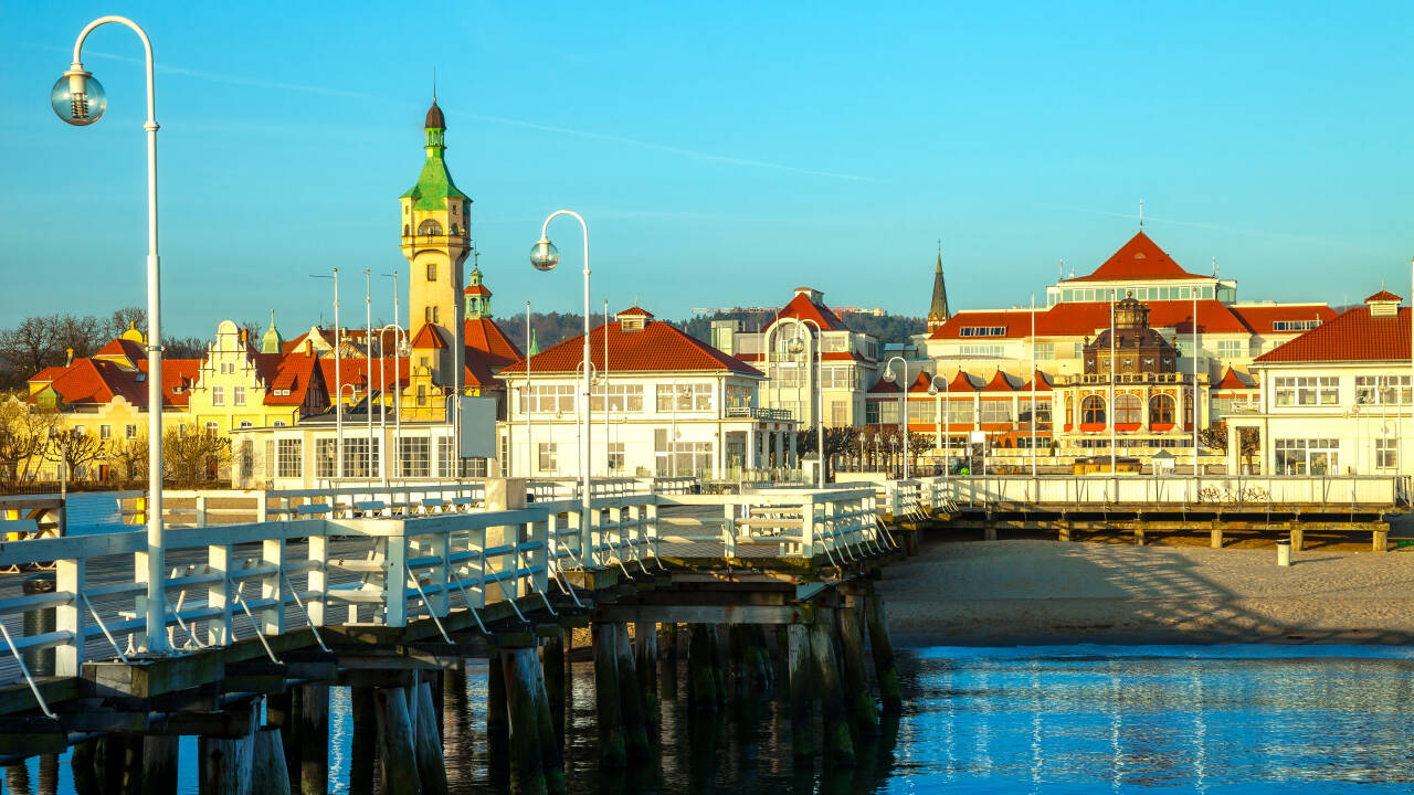 Sopots lange træmole er den længste i Europa. Nyd den dejlige atmosfære i havnen.
