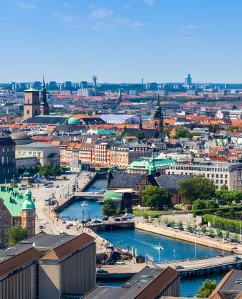 Etwa 10 Kilometer vom Hotel entfernt liegt Kopenhagen, die alles bietet, was Sie von einer Stadt erwarten.