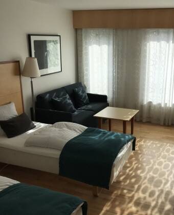 Die Hotelzimmer sind modern und stilvoll eingerichtet.