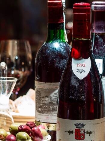 The hotel's cosy Restaurant La Cocotte serves dishes from the Danish-French cuisine with an Italian twist