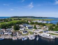 Tag med færgen til den smukke og fredede ø Hiddensee, vest for Rügen, og nyd den pragfulde natur på den lille ø.