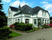 Hotel Ulmenhof ligger i centrum af den lille by Bredstedt, hvor fra I kan opleve Nordtysklands mange seværdigheder.