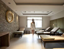 Koppla av i hotellets 520m² stora wellness- och spaområde, med bland annat finsk bastu och massage.