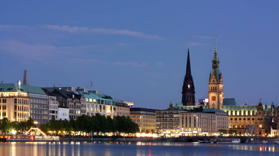 Dette  4.5-stjernes hotellet ligger rett ved sentrum av hansabyen Hamburg.