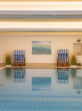 The hotel's 32° wellness area, Dünenbad, has a sauna area, various pools, steam baths and solariums.