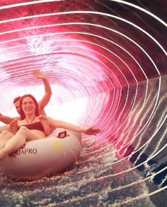 In der Umgebung des Hotels gibt es jede Menge Aktivitäten! Machen Sie zum Beispiel einen Ausflug in den subtropischen Wasserpark, mit allem, was dazugehört.