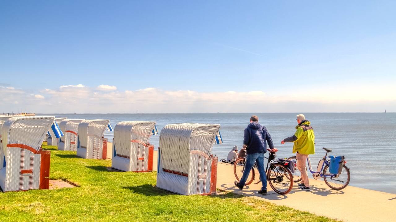 Wenn Sie frische Luft genießen möchten, ist die Nordseeküste nicht weit entfernt.