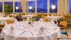 Hotellets egen restaurant ”Tafelspizz”, byr på mye god mat i flotte omgivelser med utsikt over sjøen.