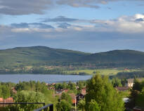 Fra hotellet er det en fantastisk utsikt over innsjøen Siljan