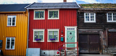 Machen Sie einen Ausflug ins nahe gelegene Norwegen. Das Bergdorf Røros, UNESCO-Weltkulturerbe, ist nur 70 km entfernt.