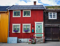 Proximity to the Norway border makes cross-border excursions easy. Røros is 70 km away and a UNESCO World Heritage site.
