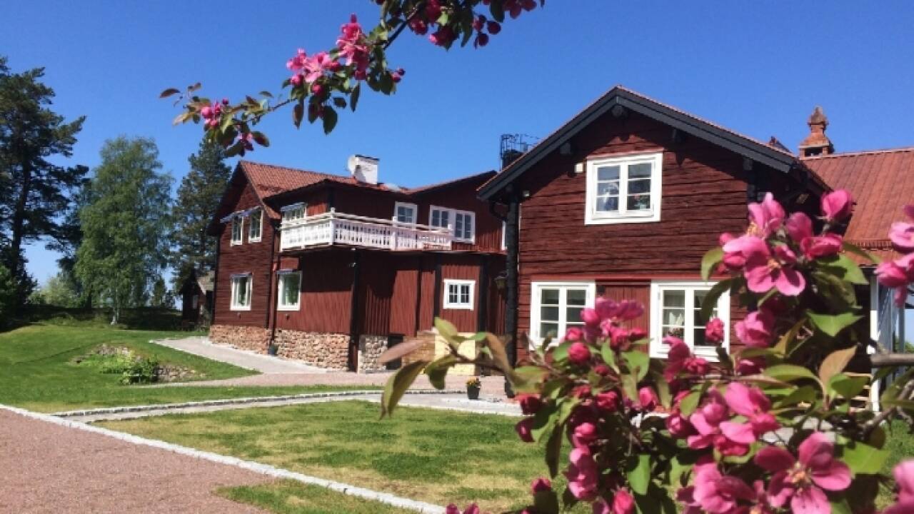 Selv om hotellet i dag tilbyr moderne komfort, er dets røtter og atmosfære dypt forankret i mer enn et århundre med lokal historie.