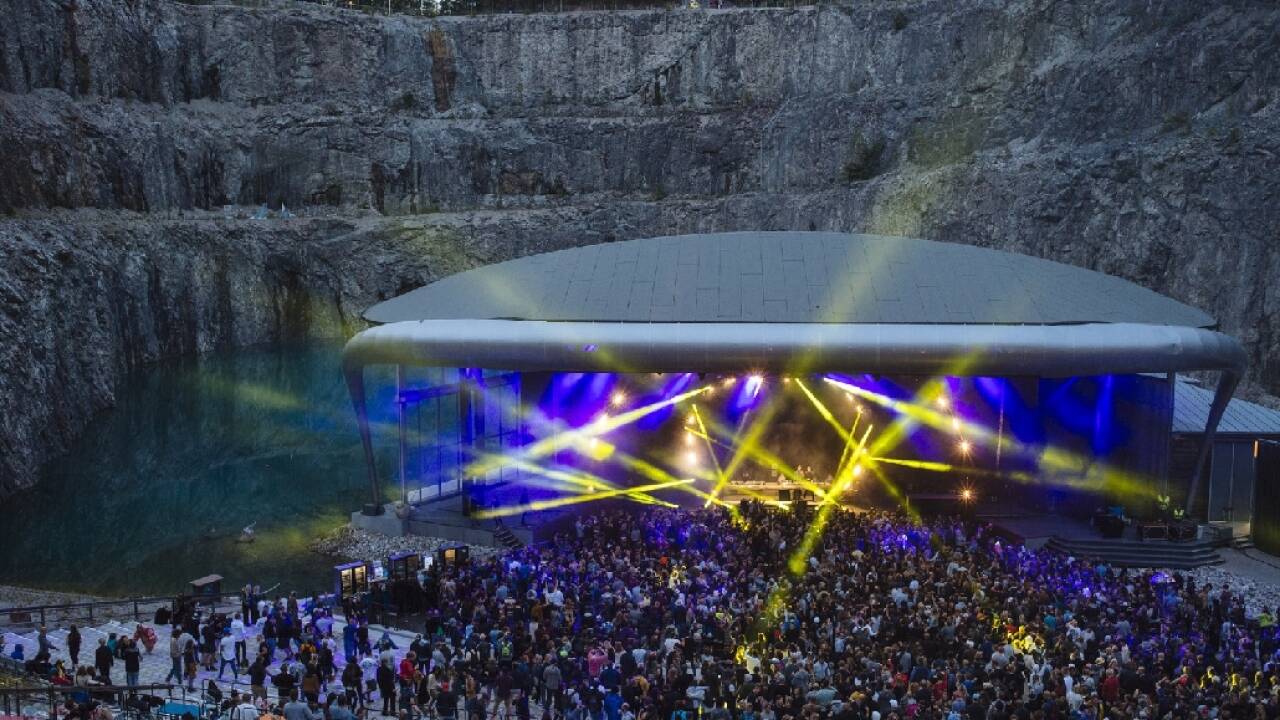 Dalhalla er en anderledes koncertarena lavet i et gammelt kalkstenbrud. Det er kendt for sin fænomenale akustik.