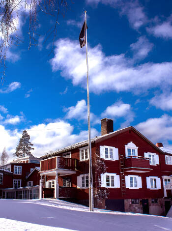 Vintertid i Tällberg betyder skidåkning, långfärdsskridskoåkning på Siljan och vinterfiske i vacker natur.