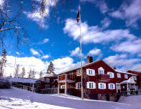 Vintertid i Tällberg betyder skidåkning, långfärdsskridskoåkning på Siljan och vinterfiske i vacker natur.