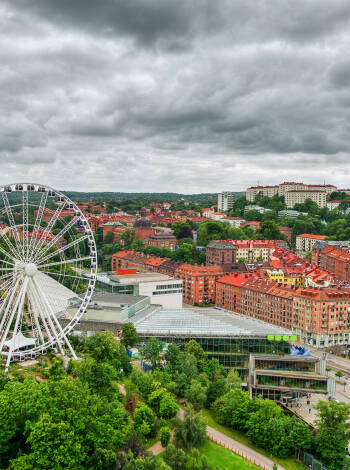 Besök Göteborgs stora landmärke Liseberg under er vistelse.