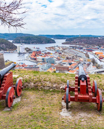 Explore the Koster Islands, the Koster Sea National Park, the Capri Nature Reserve and the Fortress of Frederick.