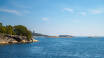 Die Strandorte Lökholmen und Capri mit ihren Sand- und Felsstränden laden zum Sonnenbaden und Schwimmen ein.