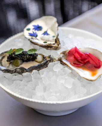 Kulinariske opplevelser står i sentrum på Strandhotellet Mols, og hotellets brasserie er virkelig et av høydepunktene.