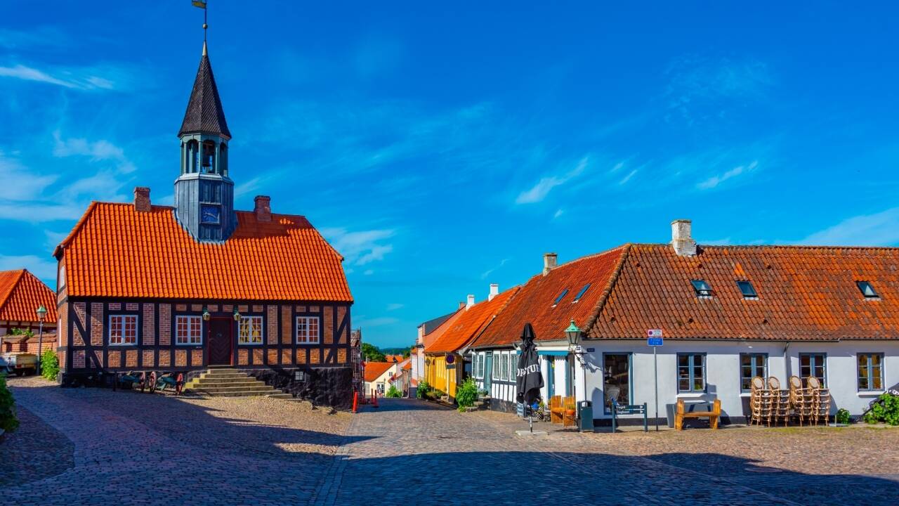 Ebeltoft’s historic atmosphere is just a few minutes’ drive (or 25 minutes by bike) from the hotel.