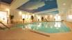 Alla hotellets gäster är välkomna att ta ett dopp i hotellets pool, slappna av i bastun eller beställa en kroppsbehandling.