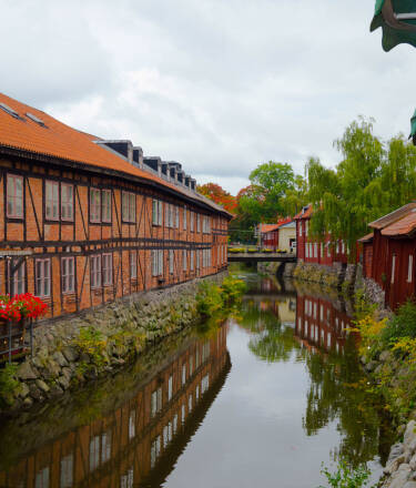 Strosa runt i Västerås charmiga stadskärna och utforska stadens sevärdheter under er vistelse på The Steam Hotel.