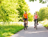Närområdet bjuder på flera trevliga cykelrutter, och hotellet erbjuder både cykeluthyrning och gratis cykelparkering.