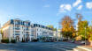 Hotellet ligger centralt i den maleriske ferie- og badeby, Heringsdorf, på Usedom, som er Tysklands største ø.
