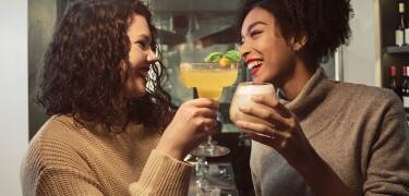 Forkæl dig selv med en god drink i hotellets bar.
