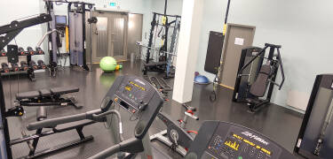 Spring ikke din træning over, mens du er på ferie. Fitnesscentret og saunaen er til rådighed for hotellets gæster.