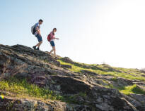 Explore the hiking and biking trails in the immediate vicinity of Hotell Jeløy Radio.