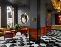 Hotellet ligger i en charmerende bygning og har haft celebre gæster som Judy Garland og Sammy Davis Jr.