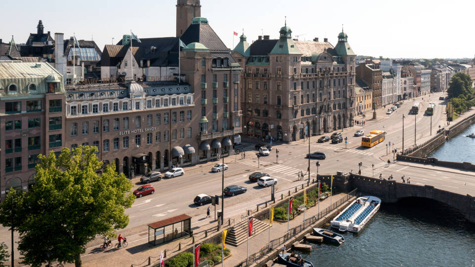 Hier wohnen Sie im Zentrum von Malmö, gegenüber dem Hauptbahnhof, in einem klassischen Hotel mit berühmter Geschichte.