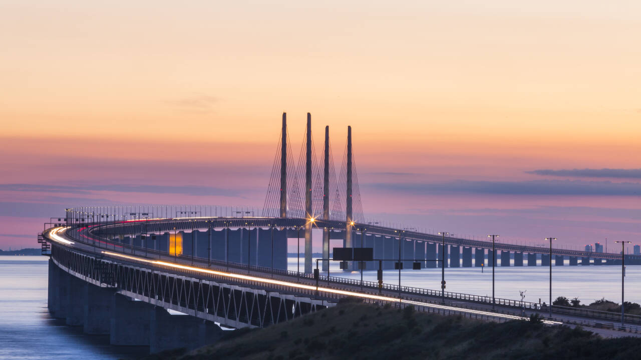 Med nærhet til Malmö sentralstasjon har du også muligheten til å ta toget til København over Öresundsbroen.