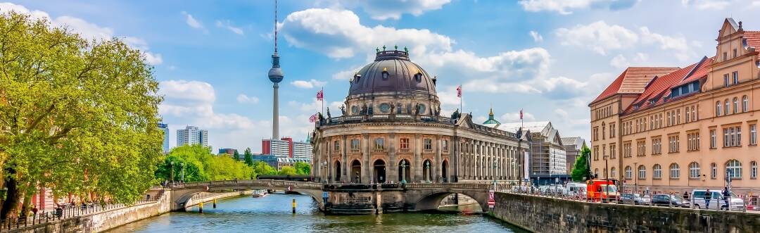 Berlin är en europeisk huvudstad som måste besökas. Hotellets centrala läge gör det till en idealisk bas för att utforska stadens berömda kulturella och historiska landmärken.
