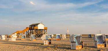 Den vidunderlige strand ved St. Peter-Ording er 12 kilometer lang og op til 2 kilometer bred.