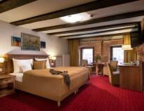 Hotellets rum är alla unikt inredda och erbjuder en hög komfortnivå i härlig atmosfär!
