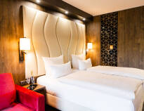 Hotelværelserne på PLAZA Premium Timmendorfer Strand er nyrenoverede og tilbyder høj komfort under dit ophold.